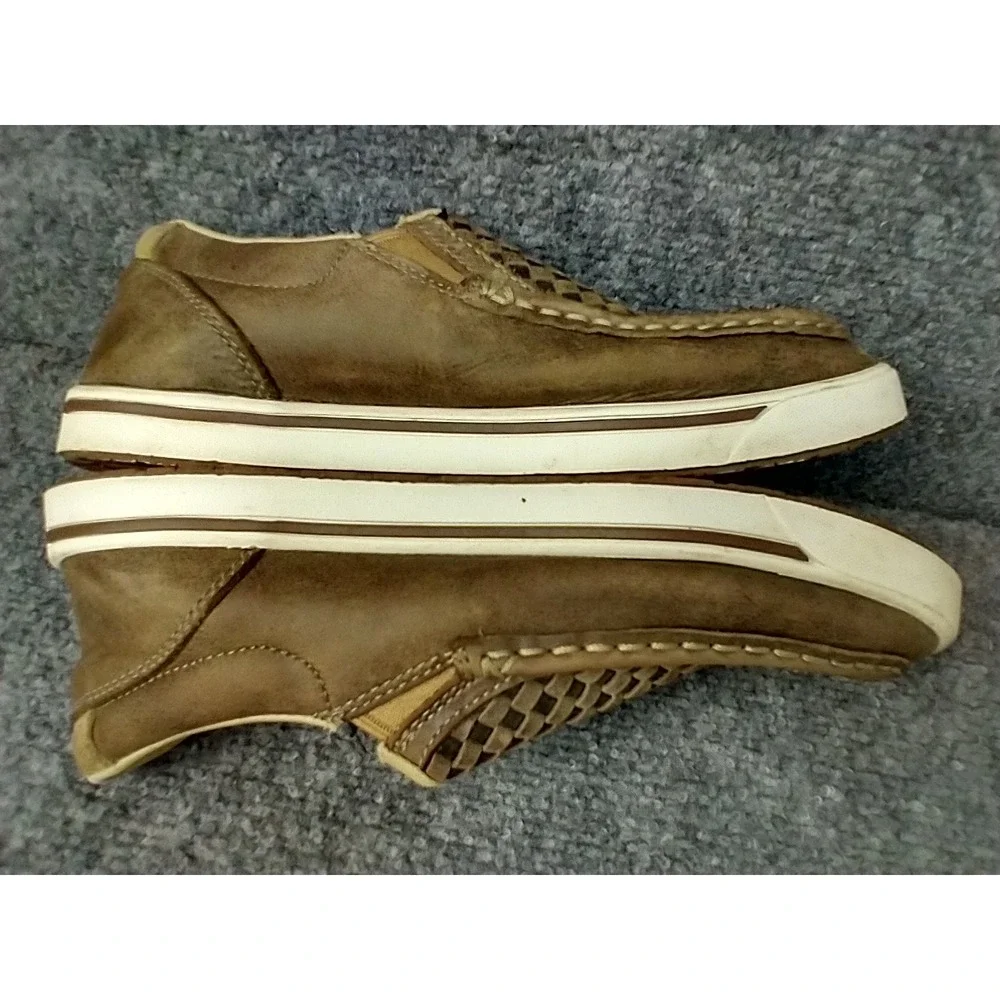 Twisted X foam leather